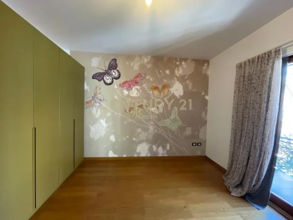 Tirane, jepet me qera Vile 2 Katshe Kati 0, 500 m² 4.500 € (Neom127346)