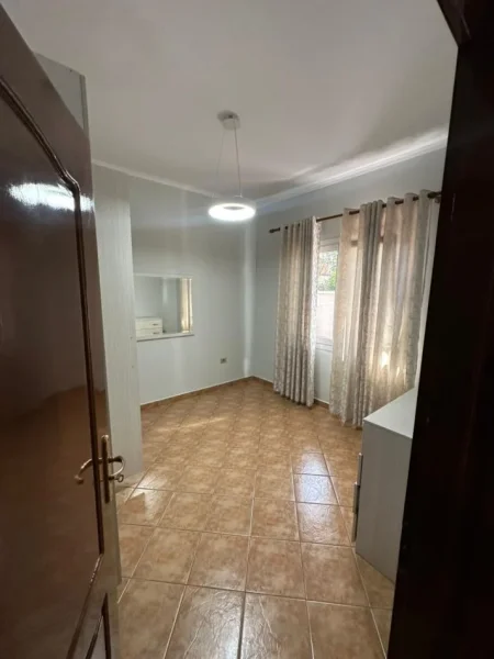 Tirane, jepet me qera apartament 1+1 Kati 1, 58 m² 400 € (5 maj)