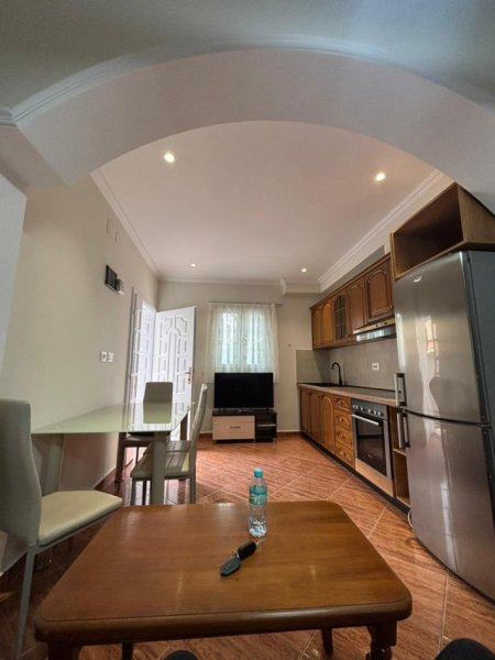 Tirane, jepet me qera apartament 1+1 Kati 1, 58 m² 400 € (5 maj)