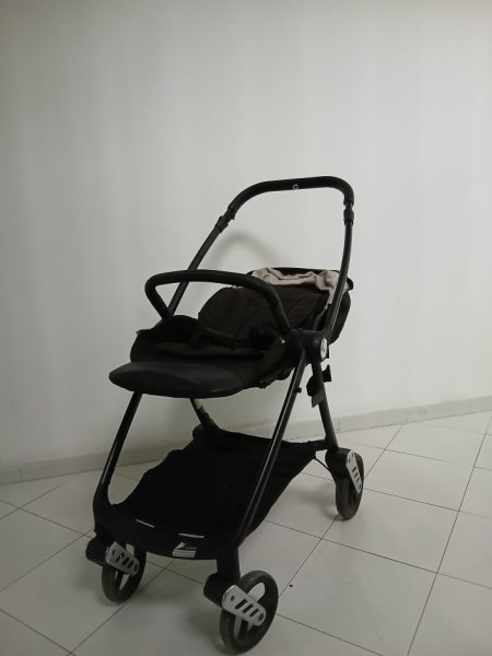 Tirane, shes Karroce per femije 100 €