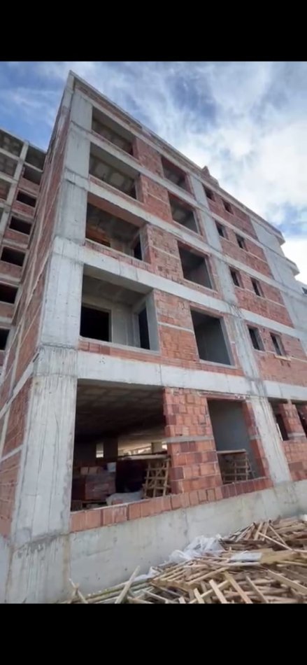 Tirane, shitet apartament 3+1 Kati 8, 107 m² 75.000 € (Rr. Teuta, te Ulliri)