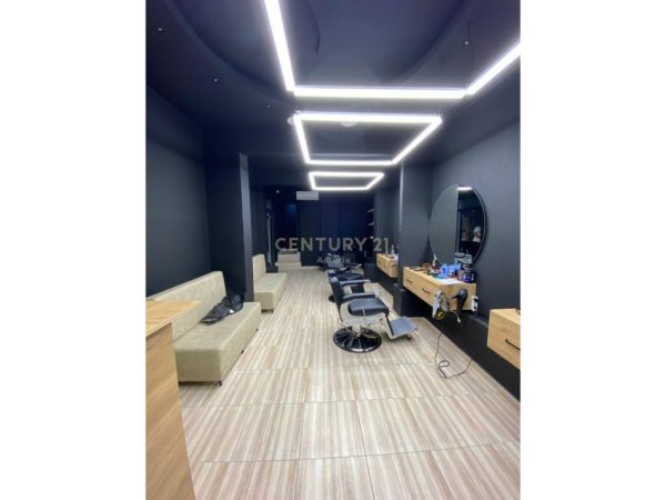 Tirane, shes dyqan Kati 0, 54 m² 160.000 € (Rruga Imer Ndregjoni)