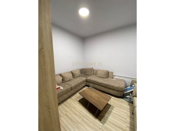 Tirane, shes dyqan Kati 0, 54 m² 160.000 € (Rruga Imer Ndregjoni)