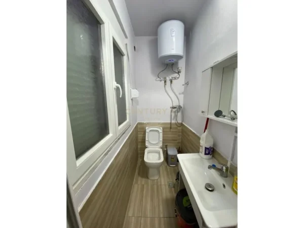 Tirane, shes dyqan Kati 0, 54 m² 160.000 € (Rruga Imer Ndregjoni)
