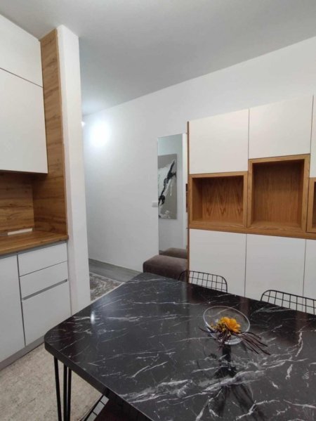 Tirane, jepet me qera apartament 1+1 Kati 1, 51 m² 450 € (konferenca pezes)