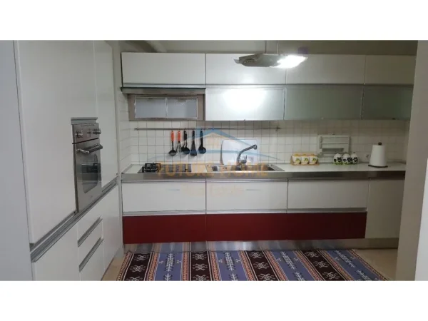 Tirane, jepet me qera apartament 1+1 Kati 3, 83 m² 550 € 