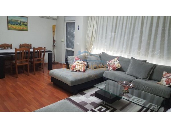 Tirane, jepet me qera apartament 1+1 Kati 3, 83 m² 550 € 
