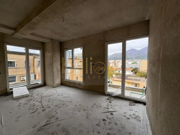 Tirane, shitet 2+1+Ballkon , 92 m² 161.200 € (Ali Demi)