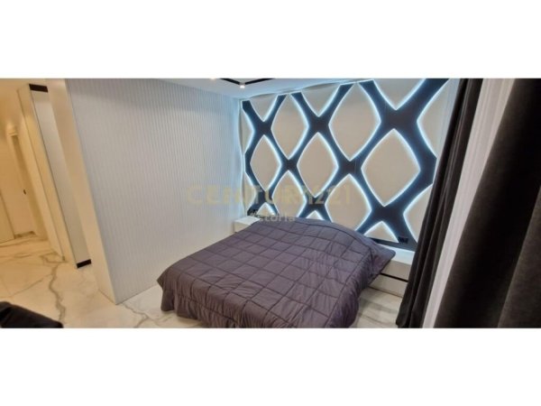 Tirane, jepet me qera apartament 2+1+Ballkon Kati 5, 1.200 € (Ish Hipoteka)