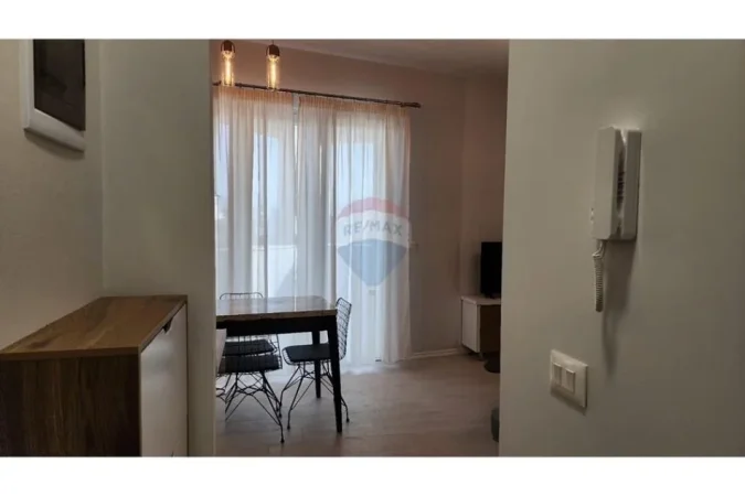 Tirane, jepet me qera apartament 1+1 Kati 8, 69 m² 580 € (astir)