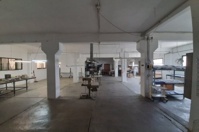 Tirane, jepet me qera magazine , 750 m² 4.700 € (STACIONI I TRENIT)