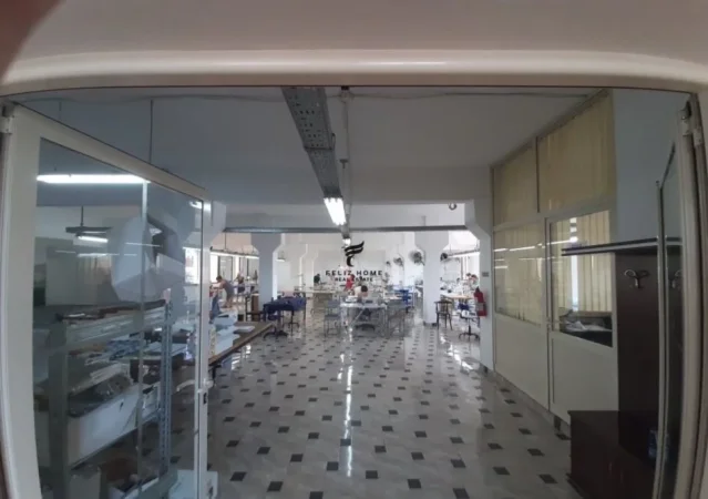 Tirane, jepet me qera magazine , 750 m² 4.700 € (STACIONI I TRENIT)