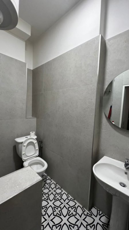 Tirane, jepet me qera apartament 1+1 Kati 1, 60 m² 500 € (qender)