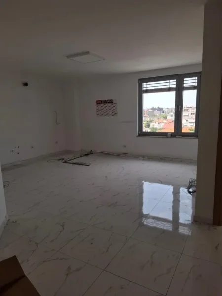 Shqiperi, jepet me qera apartament 1+1+Ballkon Kati 7, 700 € 