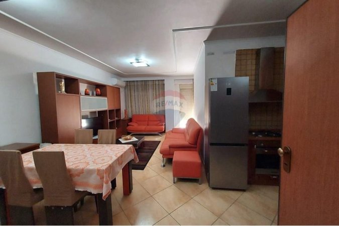 Tirane, jepet me qera apartament 1+1 , 70 m² 550 € (Kompleksi Delijorgji)