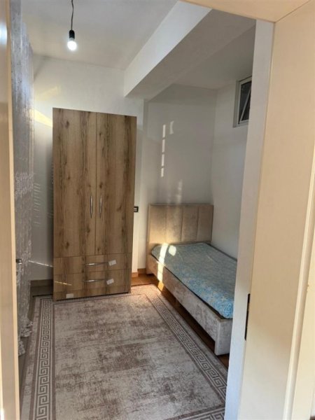 Tirane, jepet me qera apartament 2+1 Kati 1, 90 m² 450 € (yzberisht)