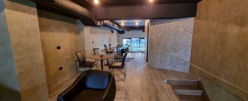 Tirane, jepet me qera ambjent biznesi Kati 0, 136 m² 1.350 € (PORCELAN)