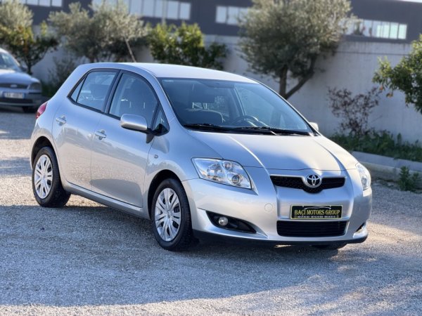 Durres, shitet makine TOYOTA AURIS 1.4 Nafte, gri metalizato manuale Klima