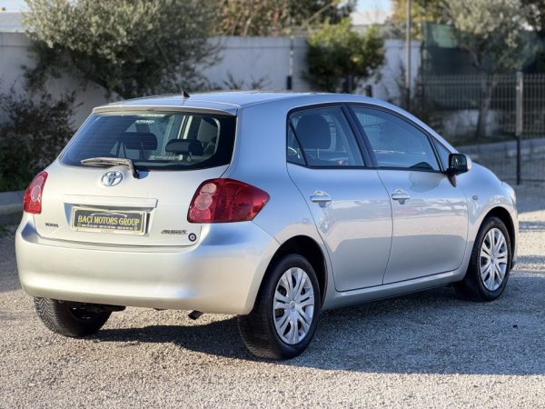 Durres, shitet makine TOYOTA AURIS 1.4 Nafte, gri metalizato manuale Klima