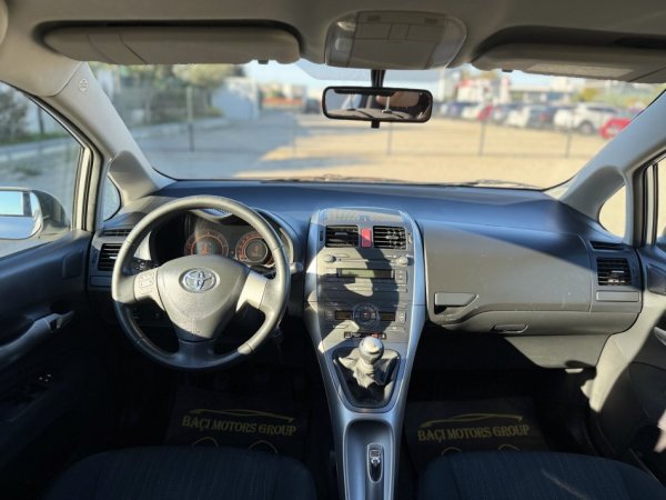 Durres, shitet makine TOYOTA AURIS 1.4 Nafte, gri metalizato manuale Klima