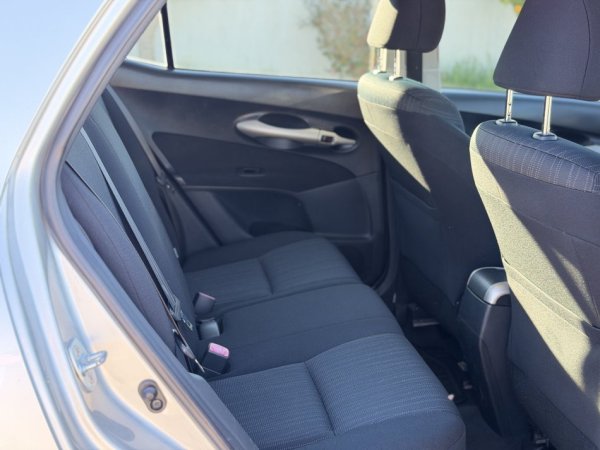 Durres, shitet makine TOYOTA AURIS 1.4 Nafte, gri metalizato manuale Klima