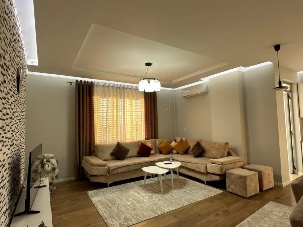 Tirane, jepet me qera apartament 2+1+Ballkon Kati 5, 110 m² 600 € (LONI LIGORI)