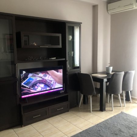 Tirane, jepet me qera apartament 1+1+Ballkon Kati 6, 85 m² 600 € (Rruga Gjon Buzuku)