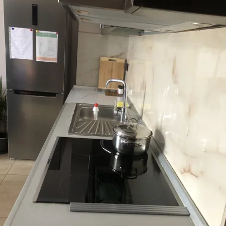 Tirane, jepet me qera apartament 1+1+Ballkon Kati 6, 85 m² 600 € (Rruga Gjon Buzuku)