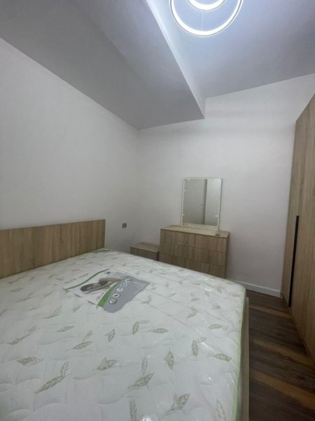 Tirane, jepet me qera apartament 1+1+Aneks Kati 3, 70 m² 500 € (Brryli)