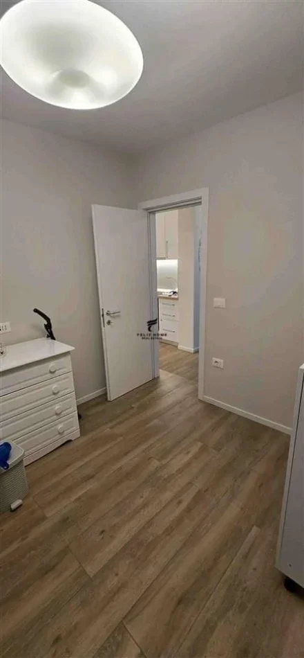 Tirane, jepet me qera apartament 2+1 Kati 3, 75 m² 820 € (MYSLYM SHYRI)