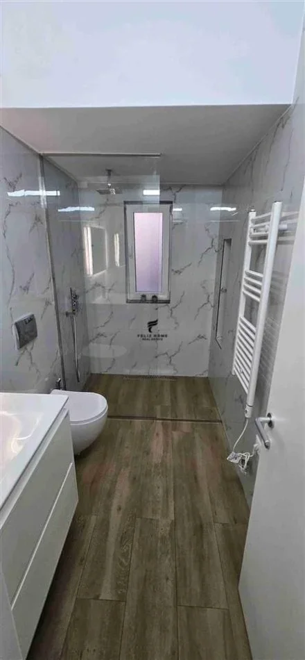 Tirane, jepet me qera apartament 2+1 Kati 3, 75 m² 820 € (MYSLYM SHYRI)