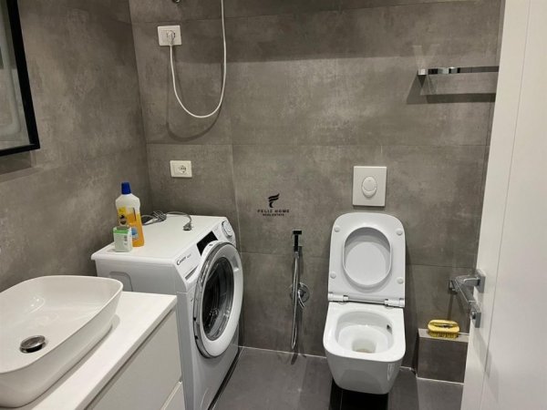 Tirane, jepet me qera apartament 2+1 Kati 5, 108 m² 800 € (LIQENI I THATE)