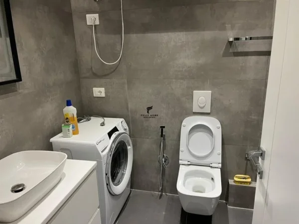 Tirane, jepet me qera apartament 2+1 Kati 5, 108 m² 800 € (LIQENI I THATE)