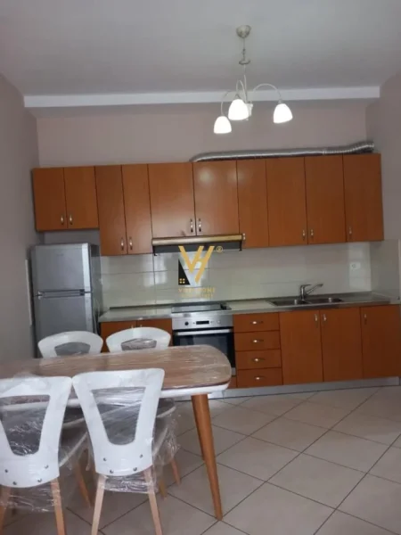 Tirane, jepet me qera apartament 2+1+Ballkon Kati 6, 110 m² 600 € (BULEVARDI GJERGJ FISHTA)