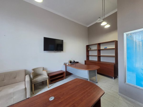 Vlore, jepet me qera zyre Kati 0, 32 m² 250 € (Rruga Sadik Zotaj)
