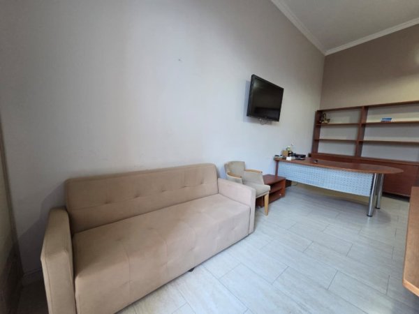 Vlore, jepet me qera zyre Kati 0, 32 m² 250 € (Rruga Sadik Zotaj)