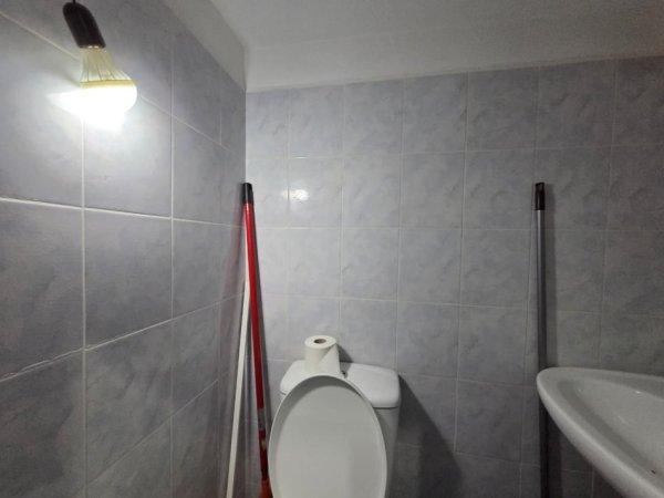 Vlore, jepet me qera zyre Kati 0, 32 m² 250 € (Rruga Sadik Zotaj)