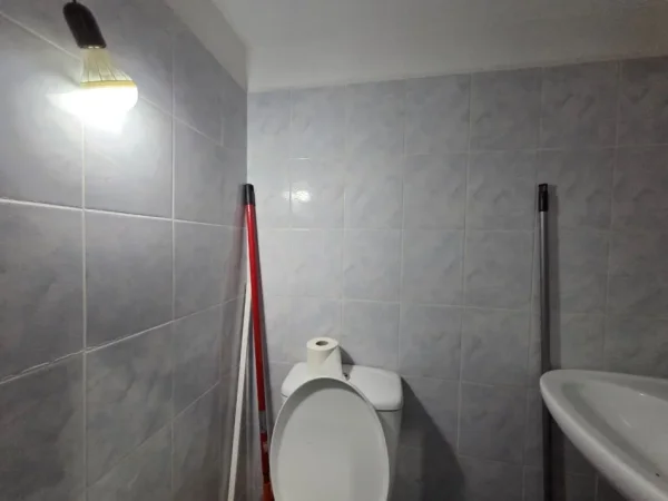 Vlore, jepet me qera zyre Kati 0, 32 m² 250 € (Rruga Sadik Zotaj)
