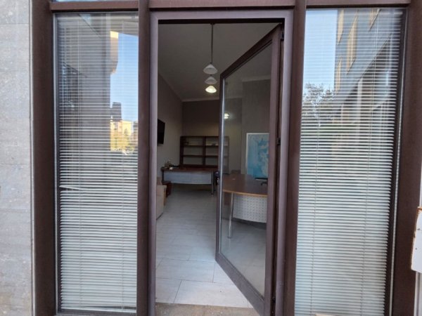 Vlore, jepet me qera zyre Kati 0, 32 m² 250 € (Rruga Sadik Zotaj)