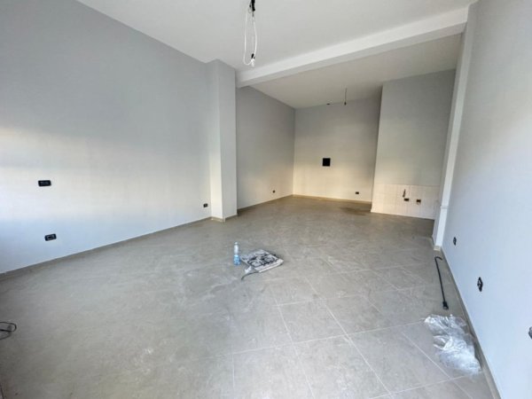 Tirane, jepet me qera dyqan Kati 0, 45 m² 300 € (RRUGA LORI LIGORI)