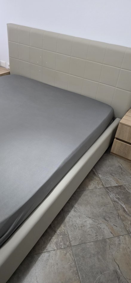 Tirane, Shes krevat dopio