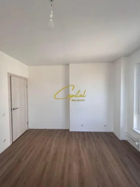 Tirane, jepet me qera zyre Kati 1, 112 m² 800 € (21 DHJETORI)