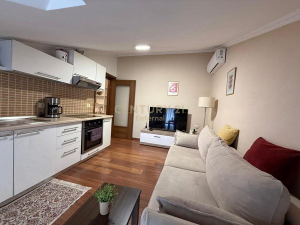 Tirane, jepet me qera apartament 1+1 Kati 4, 59 m² 500 € (Ambasada Amerikane)