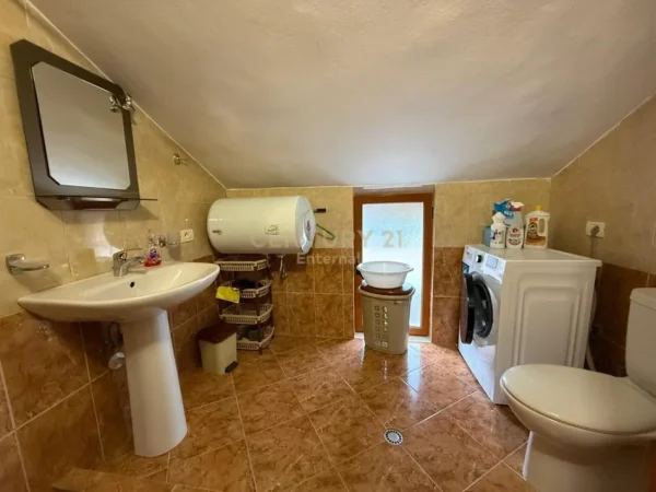 Tirane, jepet me qera apartament 1+1 Kati 4, 59 m² 500 € (Ambasada Amerikane)