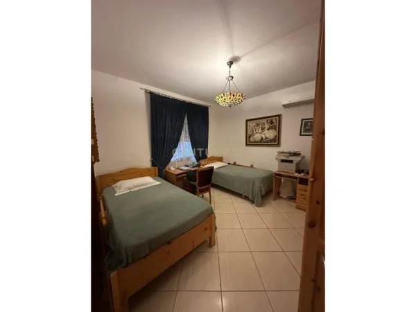 shes Vile 3 Katshe Kati 4, 580 m² 900.000 € (Kinostudio)