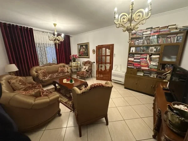 shes Vile 3 Katshe Kati 4, 580 m² 900.000 € (Kinostudio)