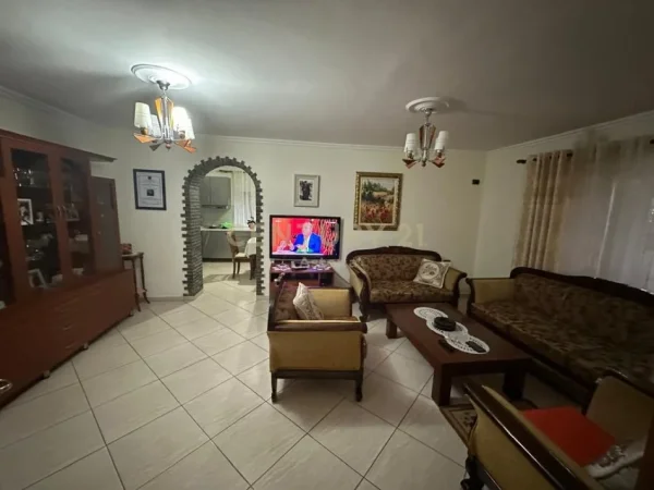 shes Vile 3 Katshe Kati 4, 580 m² 900.000 € (Kinostudio)