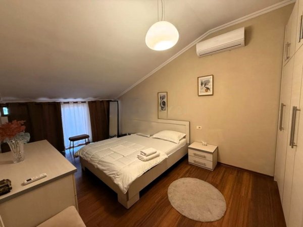 Tirane, jepet me qera apartament 1+1 Kati 4, 59 m² 500 € (prane Ambasades Amerikane)