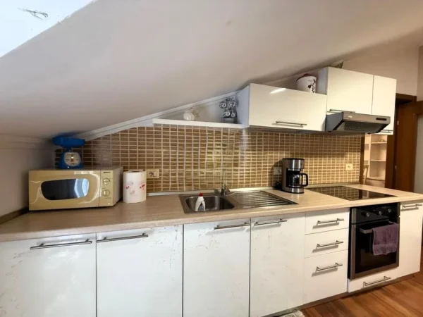 Tirane, jepet me qera apartament 1+1 Kati 4, 59 m² 500 € (prane Ambasades Amerikane)