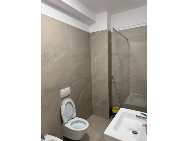 Tirane, jepet me qera apartament 1+1 Kati 1, 58 m² 550 € (Liqeni thate)